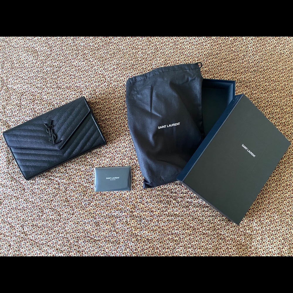 Saint Laurent Wallet on Chain - Picture 2 of 2